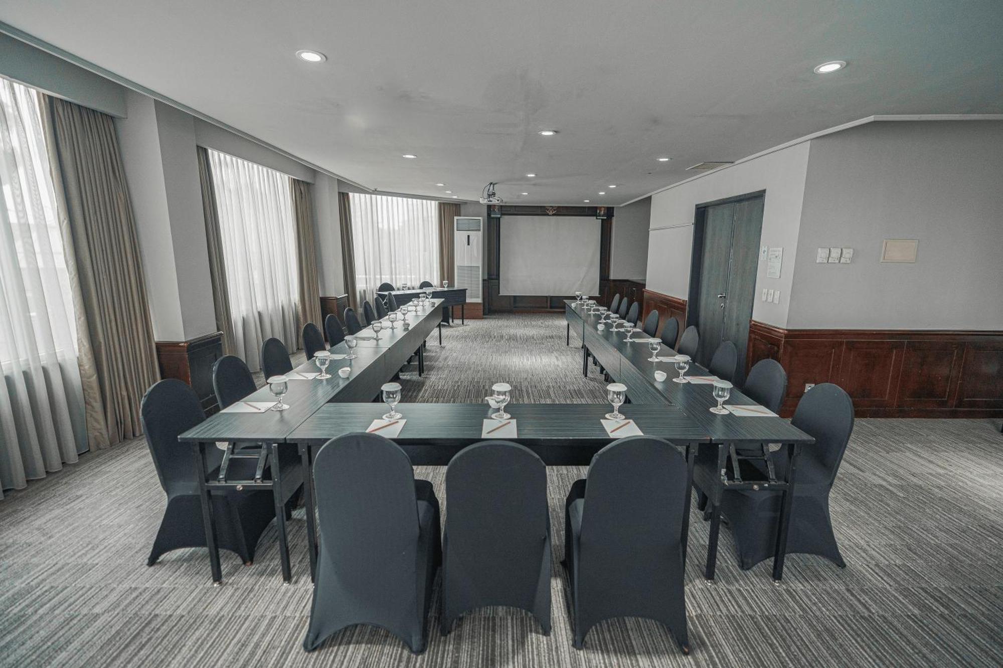 Hotel Kimaya Slipi Jakarta By Harris Buitenkant foto