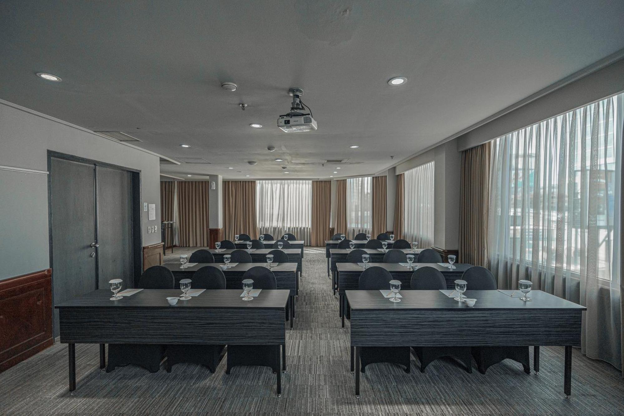 Hotel Kimaya Slipi Jakarta By Harris Buitenkant foto