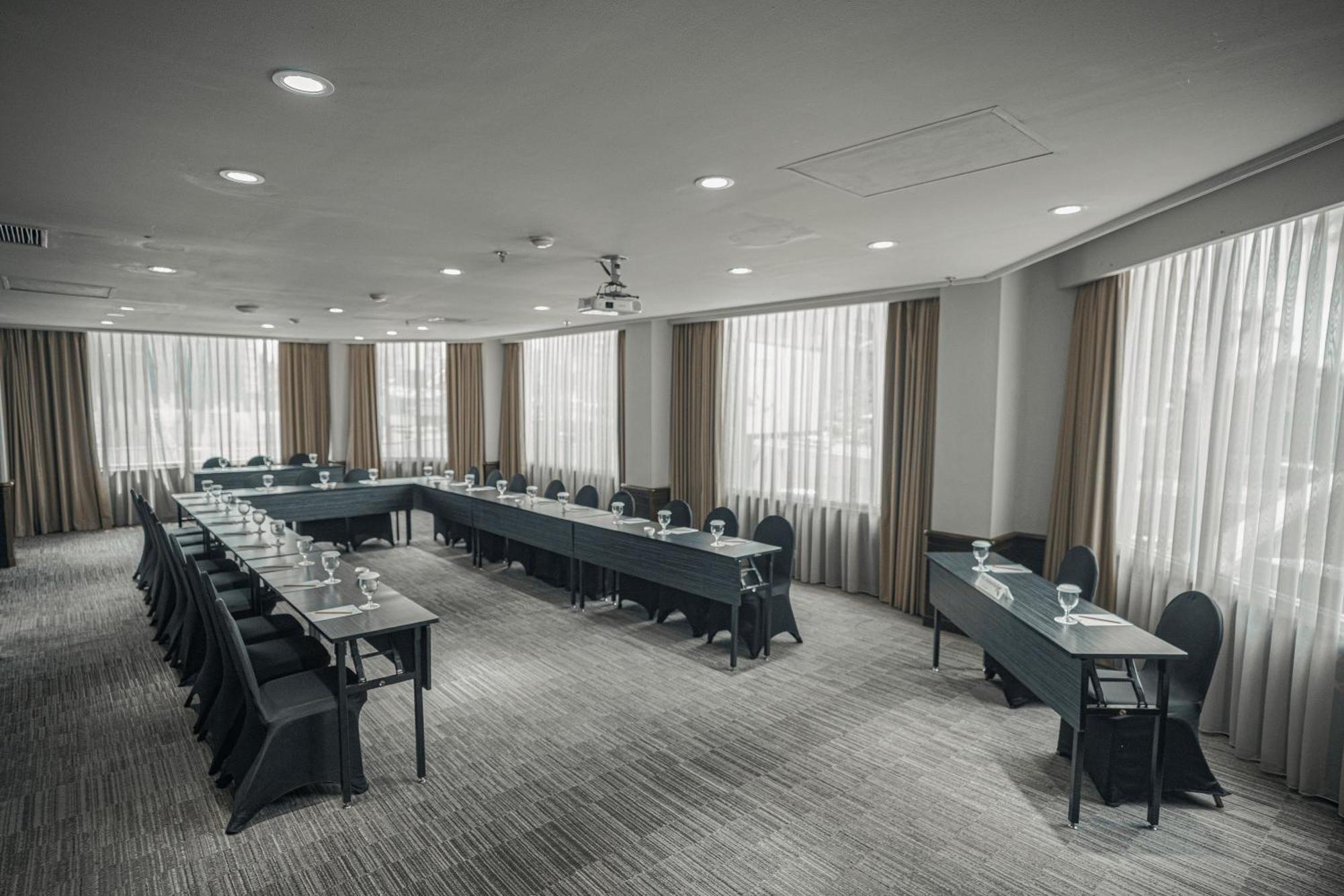 Hotel Kimaya Slipi Jakarta By Harris Buitenkant foto